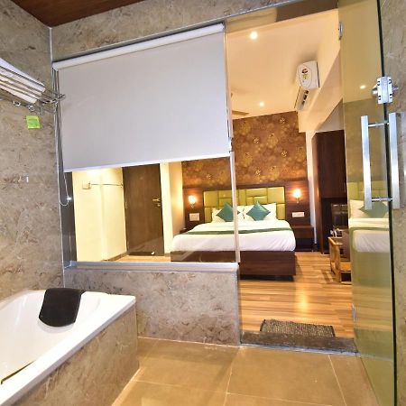 נאווי מומבאי Hotel Candor Amigo Airoli Mind Space מראה חיצוני תמונה