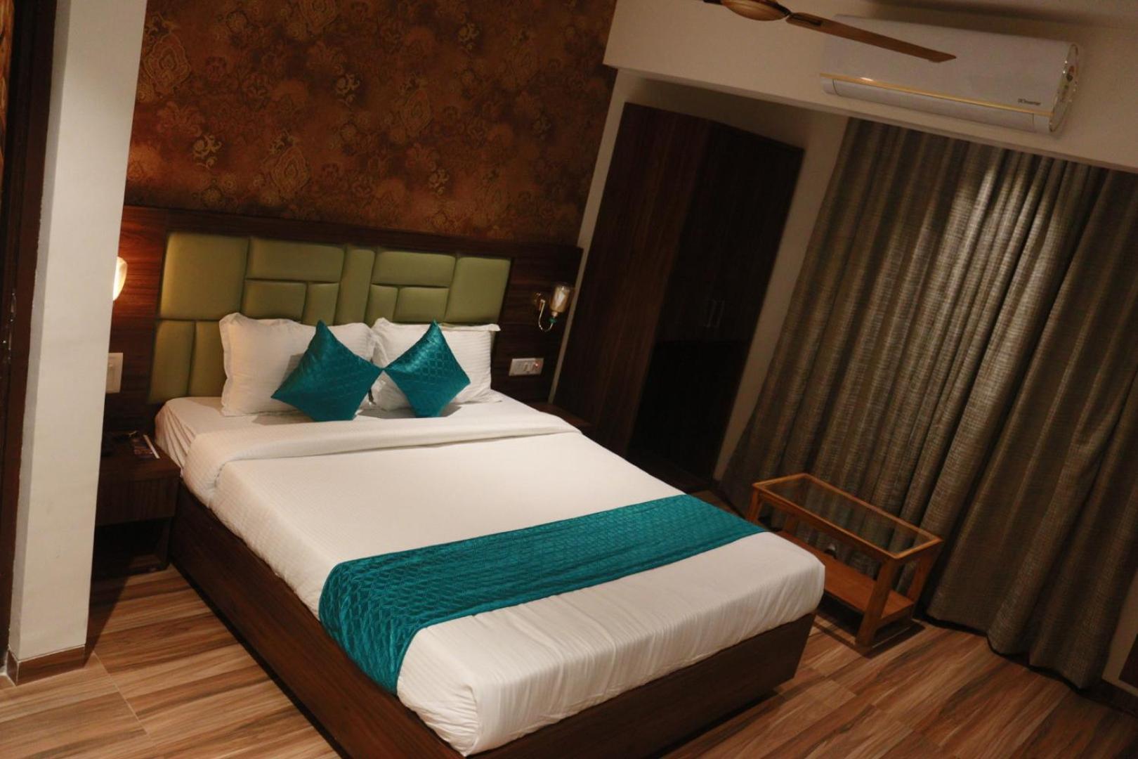 נאווי מומבאי Hotel Candor Amigo Airoli Mind Space מראה חיצוני תמונה